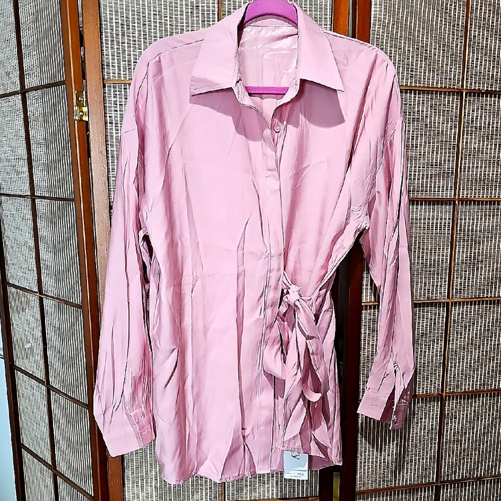 Light Pink Button-Up Shirt with Tie Detail, Size XL